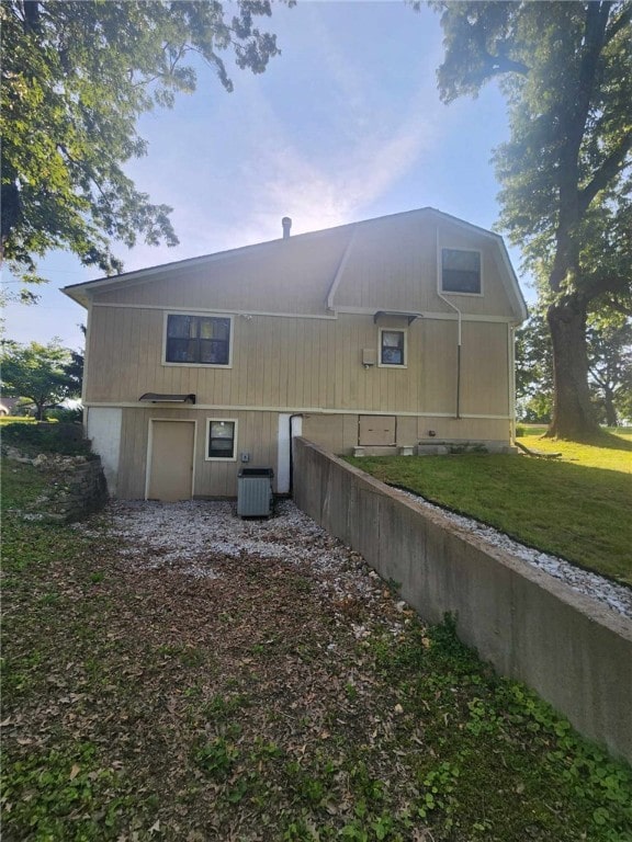 46 Hathcoat Rd, Harrison, AR 72601 - rear view of house featuring a yard