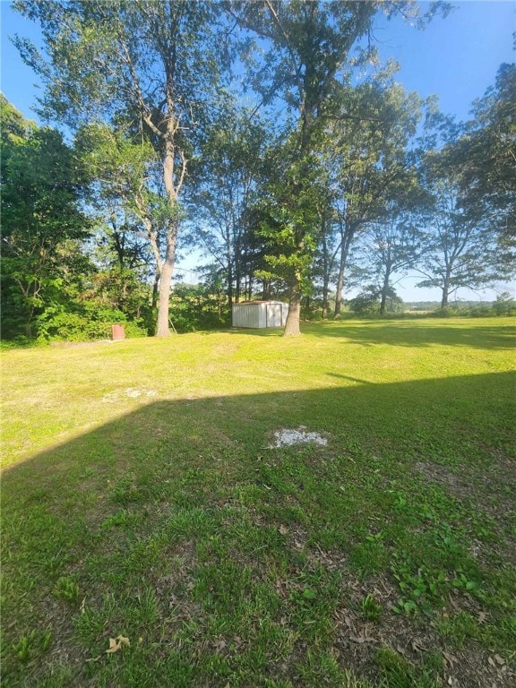 46 Hathcoat Rd, Harrison, AR 72601 - view of green lawn featuring a storage shed