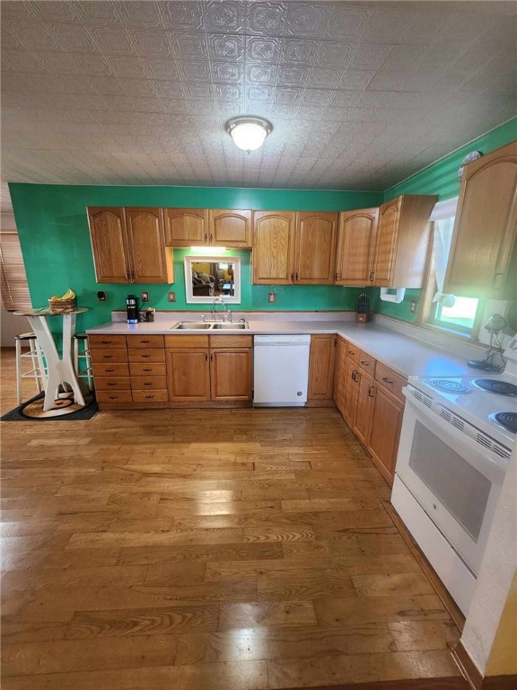 46 Hathcoat Rd, Harrison, AR 72601 - kitchen with white appliances, light wood-style flooring, light countertops, and an ornate ceiling