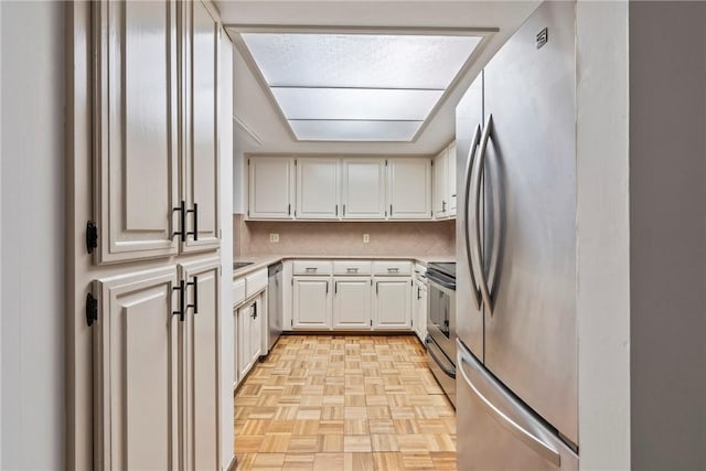 2176 Orchard Hill Rd, Siloam Springs, AR 72761 - kitchen featuring stainless steel appliances, light countertops, white cabinetry, and tasteful backsplash