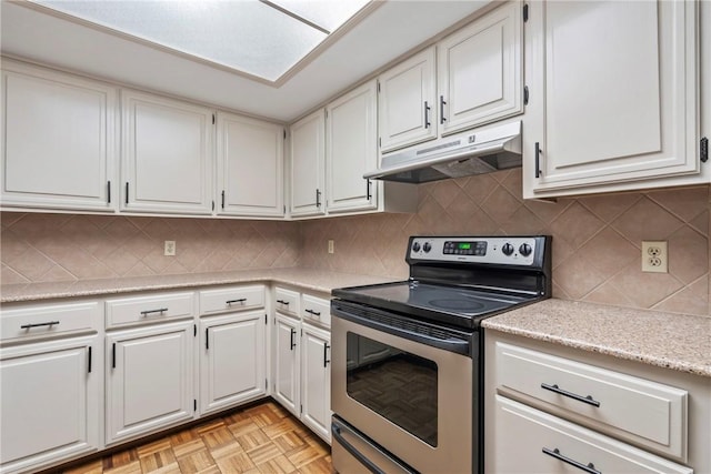2176 Orchard Hill Rd, Siloam Springs, AR 72761 - kitchen featuring stainless steel electric range, under cabinet range hood, light countertops, and white cabinets