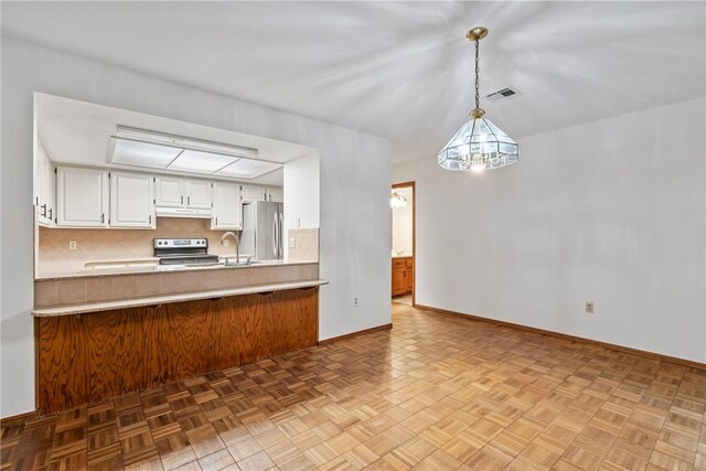 2176 Orchard Hill Rd, Siloam Springs, AR 72761 - kitchen featuring appliances with stainless steel finishes, light countertops, white cabinetry, a peninsula, and decorative light fixtures