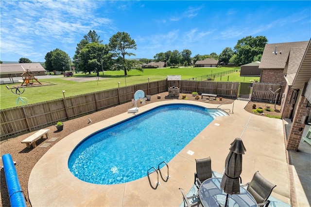 460 Viney Grove Rd, Prairie Grove, AR 72753 - view of swimming pool featuring a patio and a fenced backyard