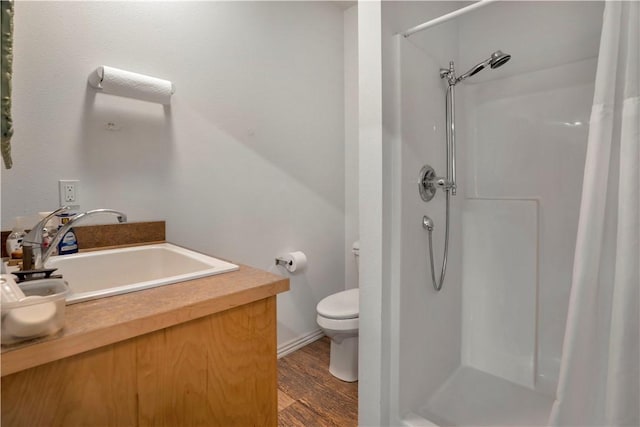 460 Viney Grove Rd, Prairie Grove, AR 72753 - full bath featuring curtained shower, vanity, and wood finished floors