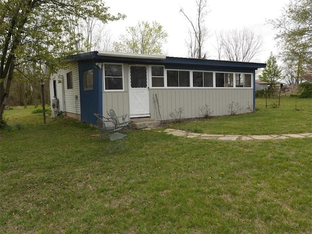 1042 County Road 445, Berryville, AR 72616 - view of front facade with a front yard