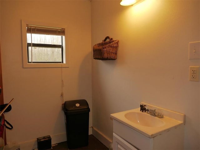 1042 County Road 445, Berryville, AR 72616 - bathroom with vanity