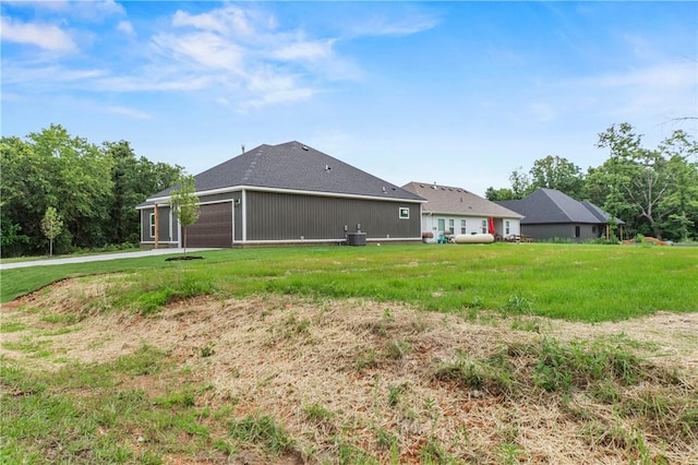 2 Wendike Ln, Bella Vista, AR 72715 - view of side of home featuring a garage, a yard, and driveway