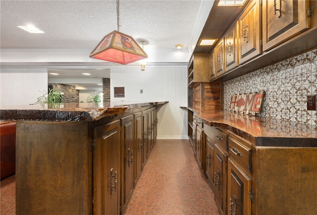 213 Suttle Dr, Springdale, AR 72764 - indoor bar featuring a textured ceiling and decorative backsplash