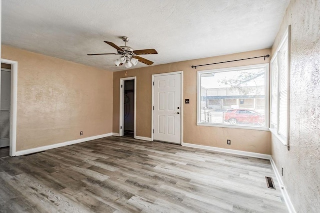 845 S Wright St, Siloam Springs, AR 72761 - foyer with a ceiling fan, wood finished floors, and a textured ceiling