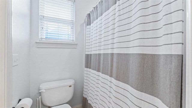 4903 S Inglewood Rd, Rogers, AR 72758 - full bath featuring toilet and curtained shower