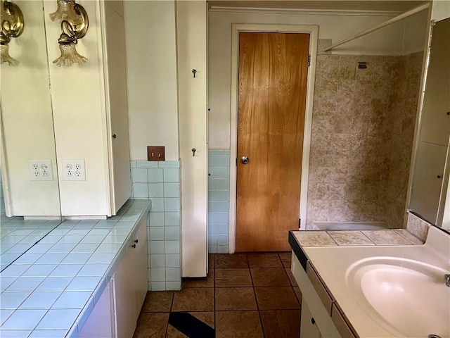 1445 Viewpoint Dr, Fayetteville, AR 72701 - full bath with vanity, tile walls, and a shower