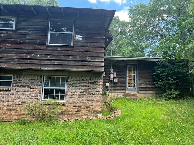 1445 Viewpoint Dr, Fayetteville, AR 72701 - back of house with a yard and brick siding