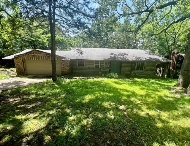1445 Viewpoint Dr, Fayetteville, AR 72701 - view of front of house with driveway, an attached garage, and a front lawn