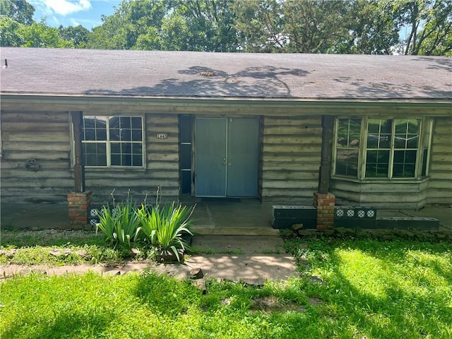 1445 Viewpoint Dr, Fayetteville, AR 72701 - view of front of house with roof with shingles