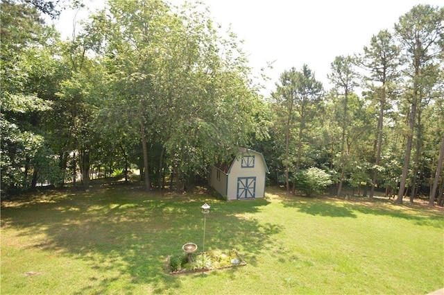 8096 Magnolia Ln, Rogers, AR 72756 - view of grassy yard with a shed