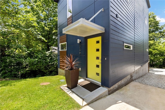 239 N Fletcher Ave, Fayetteville, AR 72701 - entrance to property with a lawn