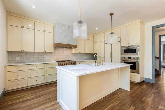 302 NW 5th St, Bentonville, AR 72712 - kitchen featuring appliances with stainless steel finishes, dark wood finished floors, backsplash, pendant lighting, and recessed lighting