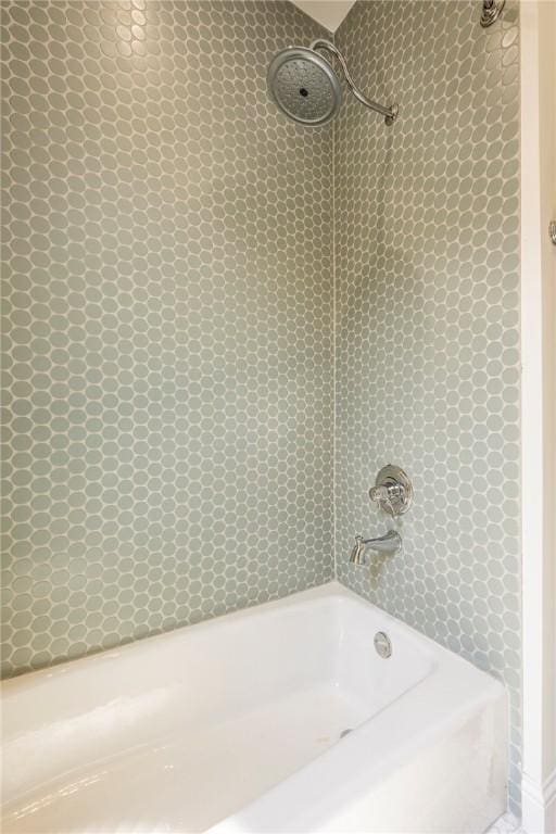 302 NW 5th St, Bentonville, AR 72712 - bathroom with shower / bathtub combination
