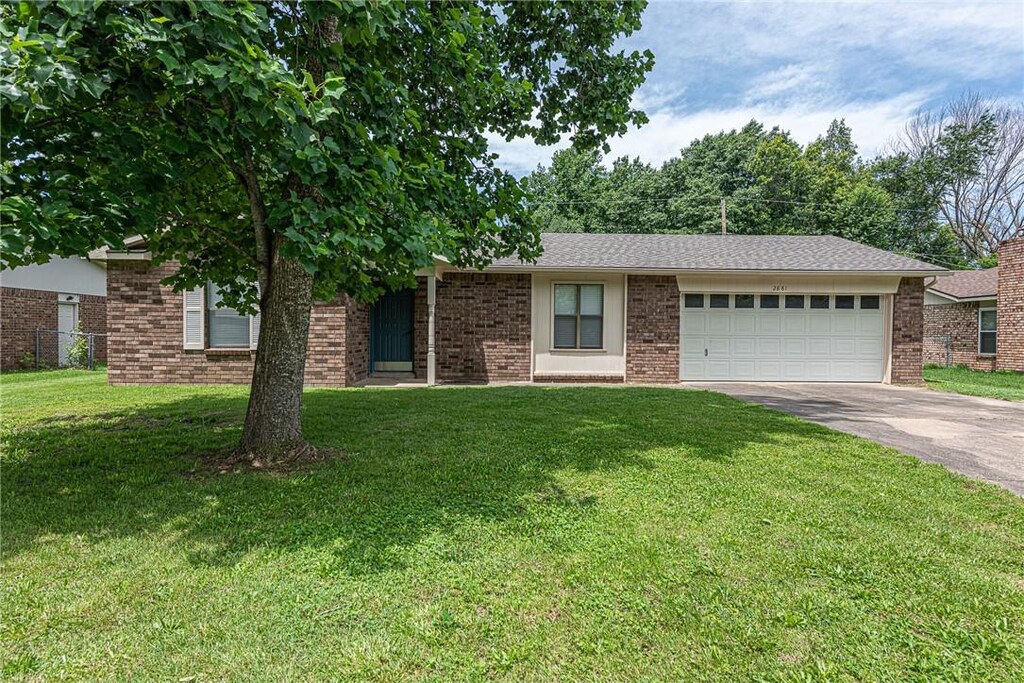 2881 N Susan Carol Ln, Fayetteville, AR 72703 - photo 1