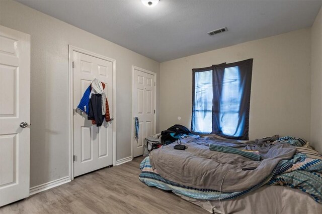 256/258 Graystone Cir, Centerton, AR 72719 - bedroom featuring wood finished floors and baseboards