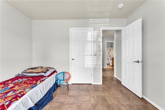 389 Cascade Cir, Springdale, AR 72764 - bedroom featuring baseboards