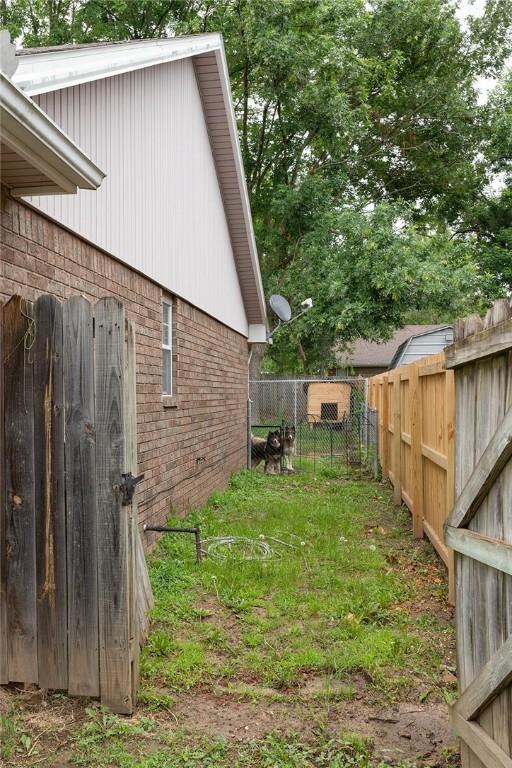 1013 N 26th St, Rogers, AR 72756 - view of fenced backyard