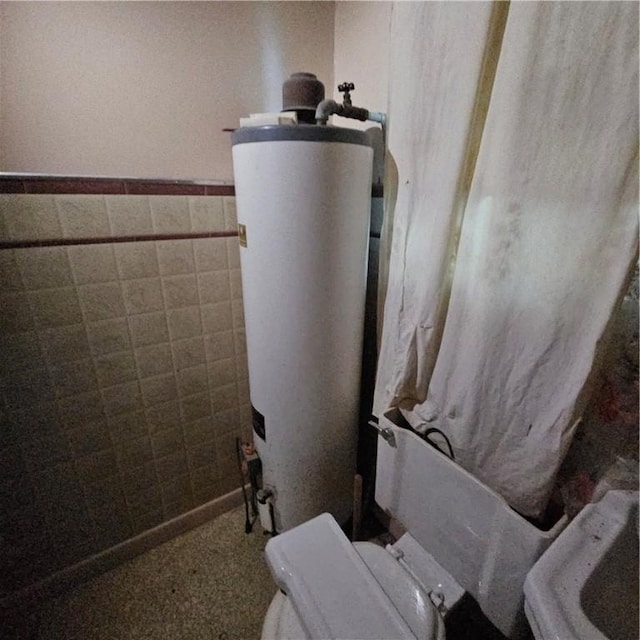 576 E State Highway 393, Delaware, AR 72835 - utilities with gas water heater