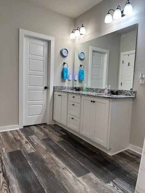 26 Osborne Dr, Bella Vista, AR 72715 - full bath with wood finished floors and double vanity