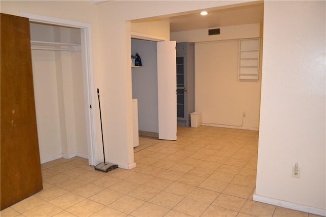 6 Hampstead Ln, Bella Vista, AR 72714 - unfurnished bedroom featuring light tile patterned floors and a closet