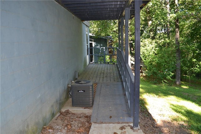 6 Hampstead Ln, Bella Vista, AR 72714 - view of wooden deck