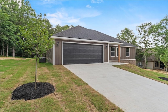 53 Belgravia Dr, Bella Vista, AR 72715 - single story home with driveway, an attached garage, a front lawn, and roof with shingles