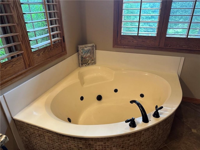 9364 Everest Pl, Rogers, AR 72756 - bathroom featuring a jetted tub