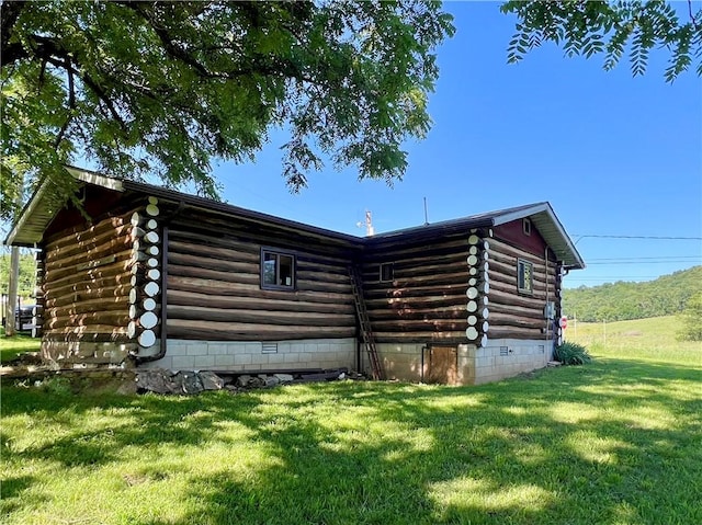 440 N Duff Ave, Sulphur Springs, AR 72768 - back of property with log siding and a lawn
