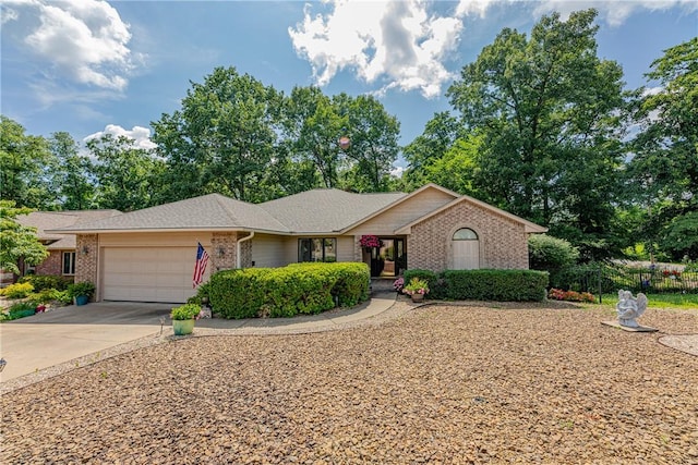 2 Kildonan Ln, Bella Vista, AR 72715 - ranch-style house featuring an attached garage, brick siding, and driveway