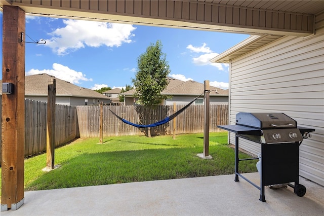 927 E Swift Dr, Fayetteville, AR 72701 - fenced backyard with a patio area