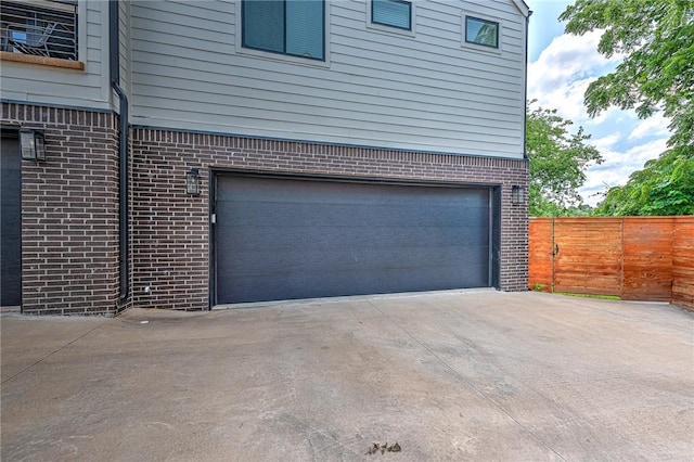 118 Briartown, Bentonville, AR 72712 - garage with driveway