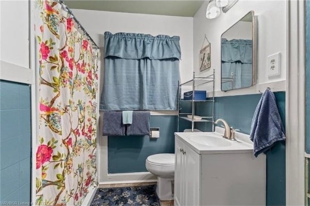 1107 S 20th St, Fort Smith, AR 72901 - full bath with vanity and curtained shower