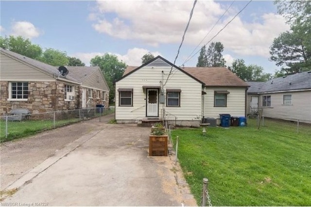 1107 S 20th St, Fort Smith, AR 72901 - bungalow featuring asphalt driveway