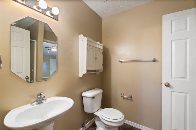 17 Pivot Rock Rd Unit 5, Eureka Springs, AR 72632 - half bathroom featuring ceiling fan and a textured ceiling