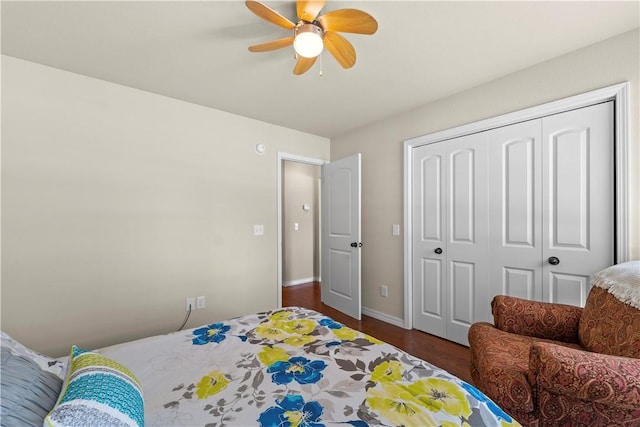 950 Nemett Cir, Pea Ridge, AR 72751 - bedroom featuring dark wood-style flooring, a closet, and a ceiling fan