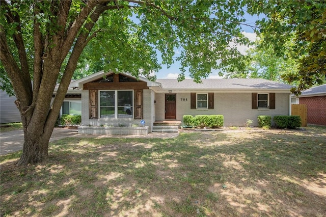 704 NW 8th St, Bentonville, AR 72712 - single story home featuring brick siding and a front yard