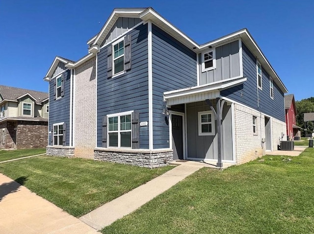 4082 W Sardinia Way, Fayetteville, AR 72704 - view of front facade featuring board and batten siding, a front yard, and brick siding