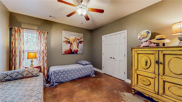 19641 Conestoga Rd, Elkins, AR 72727 - bedroom with finished concrete flooring and ceiling fan