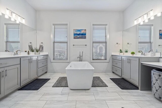 1575 Lake Estates Dr, Springdale, AR 72762 - full bath with two vanities and a freestanding bath