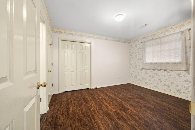 2001 Pin Oak Dr, Springdale, AR 72762 - unfurnished bedroom featuring wood finished floors, wallpapered walls, and a closet