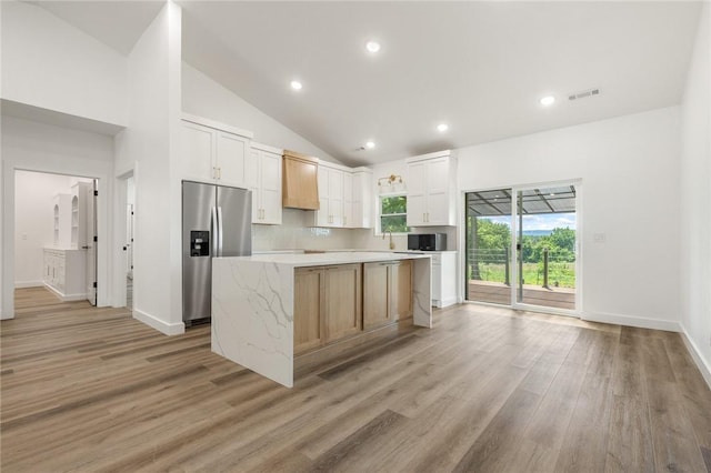 1348 Columbine Cv, Harrison, AR 72601 - kitchen with stainless steel fridge, a kitchen island, light wood finished floors, lofted ceiling, and recessed lighting