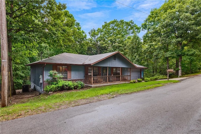8 Kenilworth Dr, Bella Vista, AR 72714 - view of front of property featuring a porch and a garage
