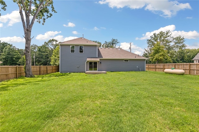 20 Dirleton Dr, Bella Vista, AR 72715 - rear view of house with a fenced backyard and roof with shingles