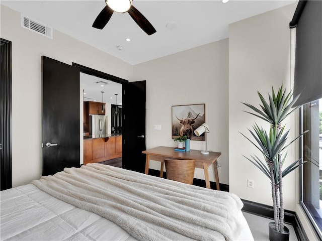 401 W Watson St Unit 507, Fayetteville, AR 72701 - bedroom featuring freestanding refrigerator, recessed lighting, connected bathroom, and a ceiling fan