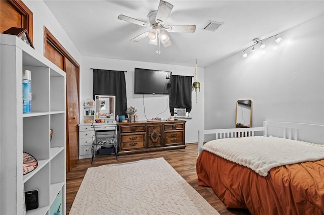 13183 Shady Grove Rd, Gravette, AR 72736 - bedroom featuring dark wood-style floors, ceiling fan, a desk, and track lighting